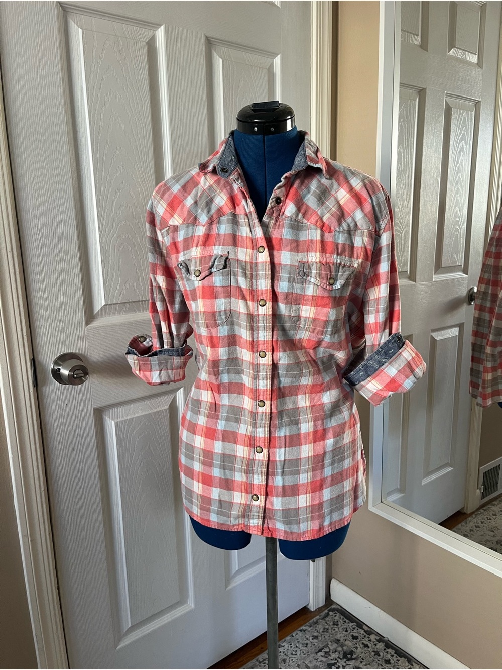 Super comfy Jack’s Girlfriend plaid button up shirt with denim collar and cuffs